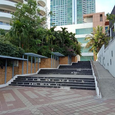 Baan Sathorn Riverfront Bangkok Exterior foto