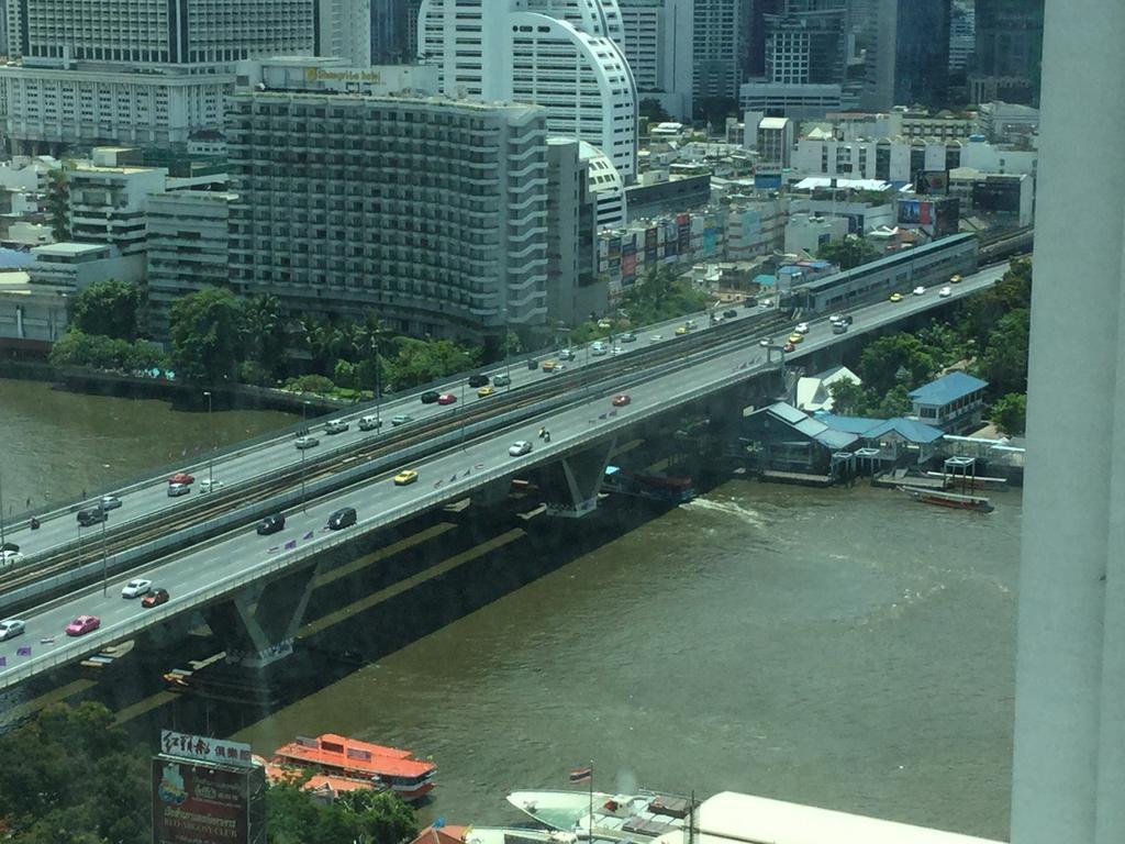 Baan Sathorn Riverfront Bangkok Habitación foto