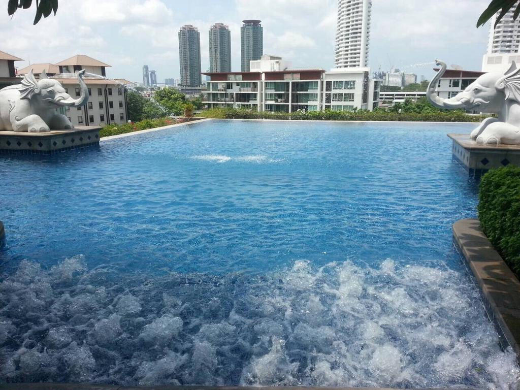 Baan Sathorn Riverfront Bangkok Habitación foto